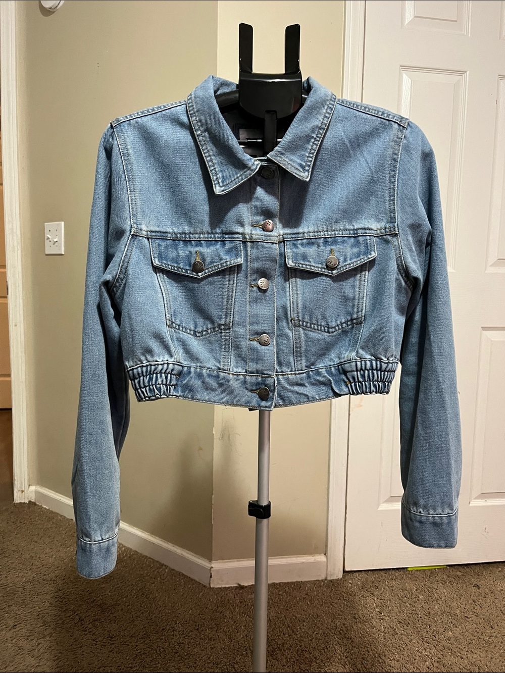 Cropped Light Denim Jean Jacket - Women's